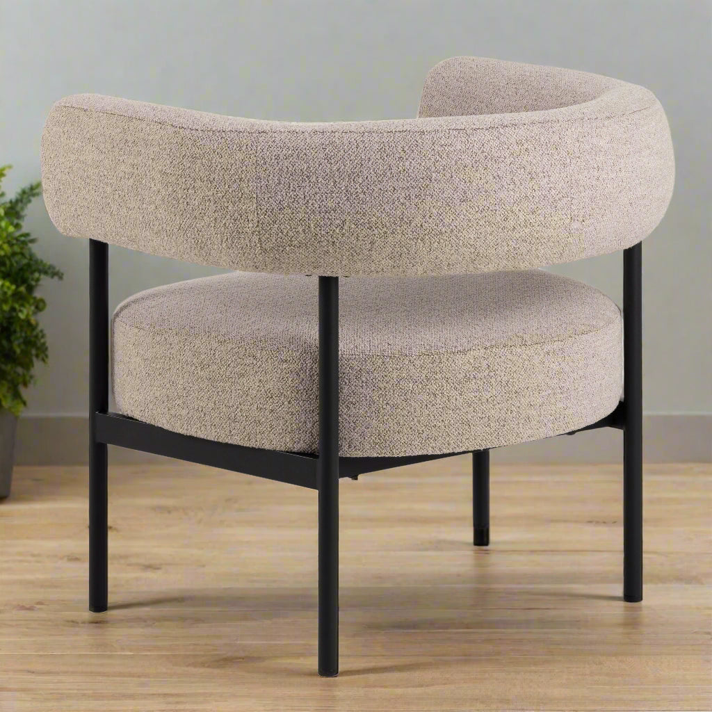 Relax in style with the luxurious beige bouclé lounge chair, offering a perfect blend of comfort and sophistication. Upholstered in curly bouclé fabric, it provides a cozy feel, while the slim, matt black powder-coated steel frame adds a modern touch. Equipped with pocket springs for comfort, this chair is ideal for long lounging sessions. Made from fire-resistant materials and FSC™ certified, it ensures both sustainable and high-quality craftsmanship.