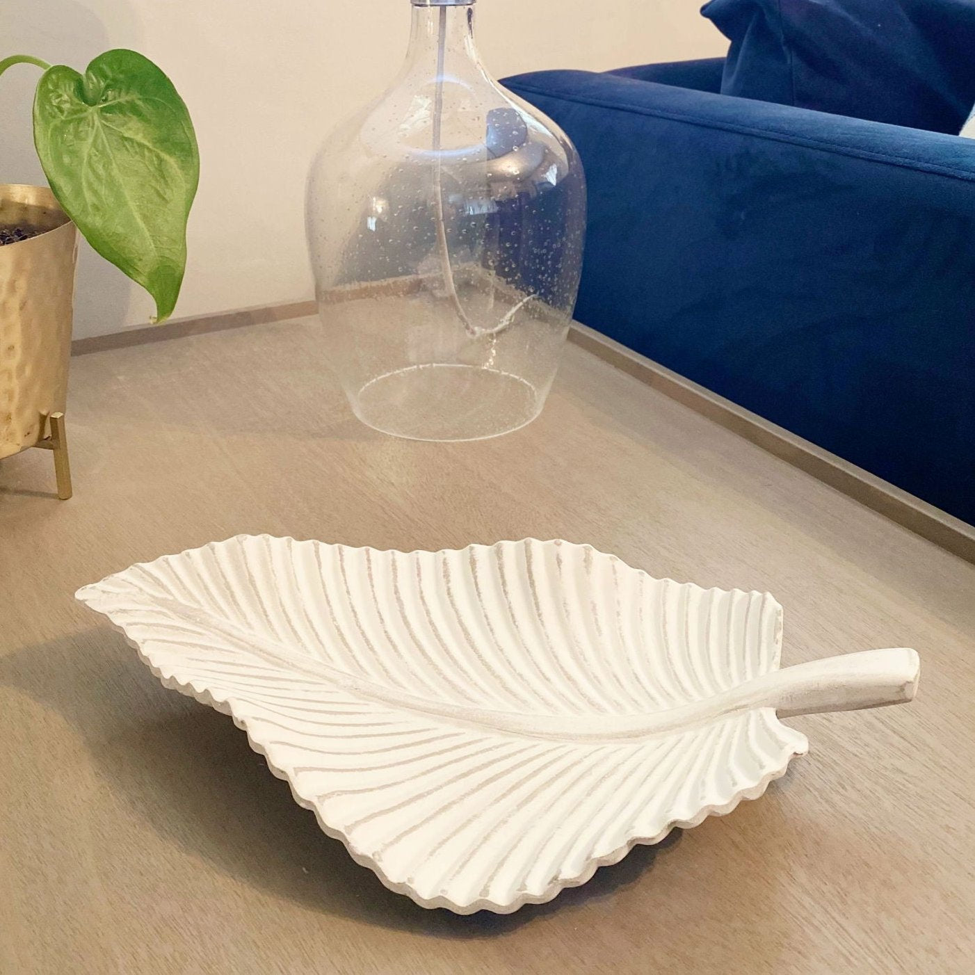 Add rustic charm to your home with the Antique White Leaf Tray, featuring a distressed finish that brings character to any space. Perfect for organizing trinkets, this versatile tray measures D20 x H2 x W35 cm and enhances your décor. Ideal for rustic-themed homes, it’s both functional and beautiful. Plus, enjoy free delivery, making it the perfect addition to create a cozy, inviting atmosphere.